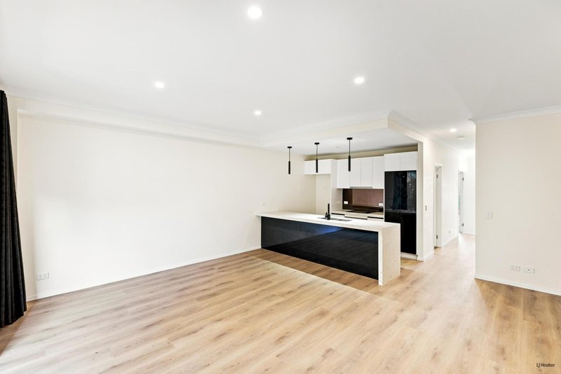 Photo - 11/4A-8 Hansford Road, Coombabah QLD 4216 - Image 7
