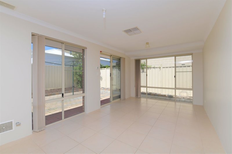 Photo - 114B Ravenswood Drive, Nollamara WA 6061 - Image 2