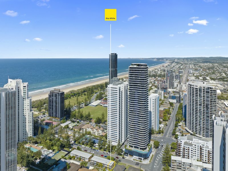 Photo - 1/15-17 George Avenue, Broadbeach QLD 4218 - Image 13