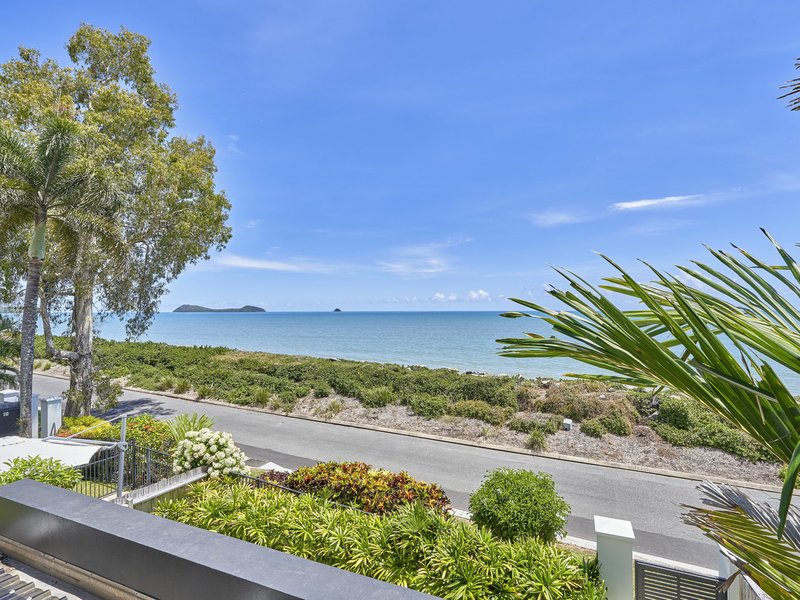 Photo - 11/5-7 Arlington Esplanade, Clifton Beach QLD 4879 - Image 2