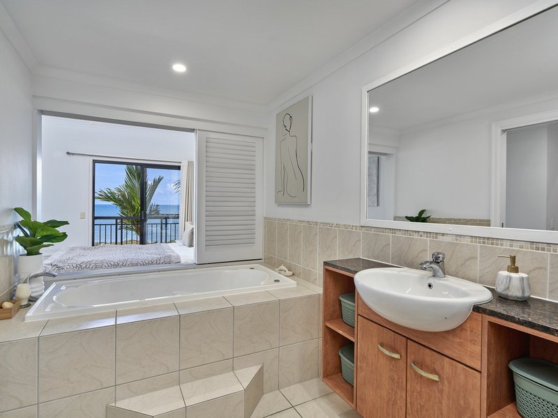 Photo - 11/5-7 Arlington Esplanade, Clifton Beach QLD 4879 - Image 12