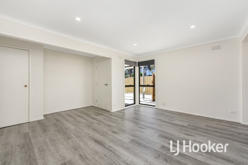 Photo - 1/15 Ainsleigh Court, Cranbourne VIC 3977 - Image 2