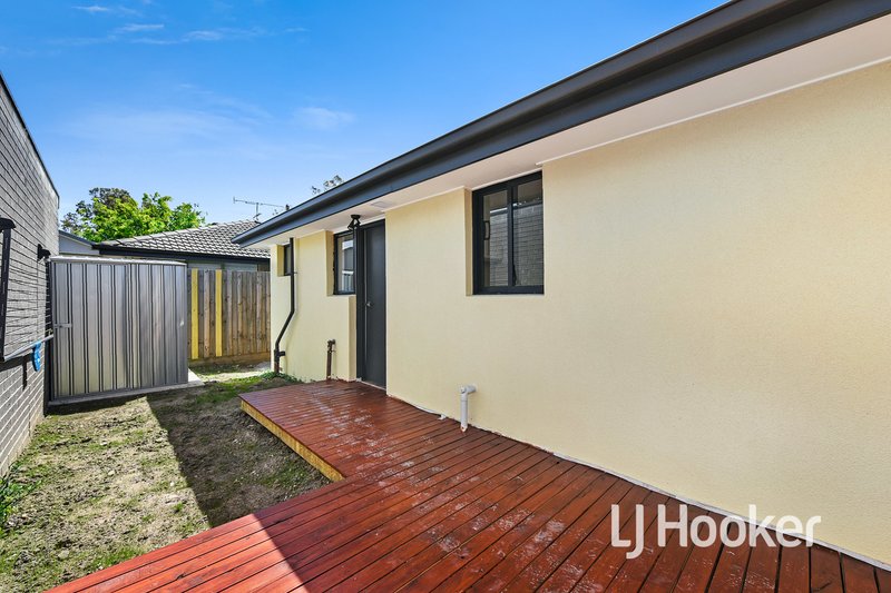 Photo - 1/15 Ainsleigh Court, Cranbourne VIC 3977 - Image 7