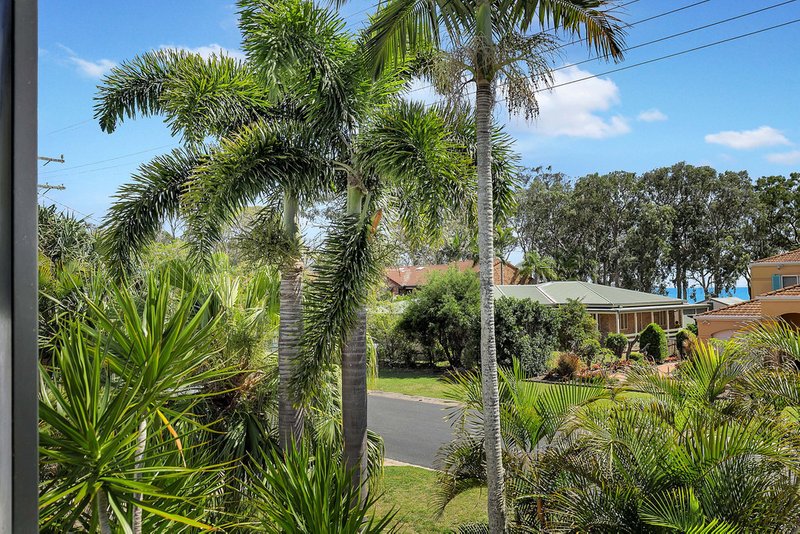 Photo - 115 Burrum Street, Burrum Heads QLD 4659 - Image 4