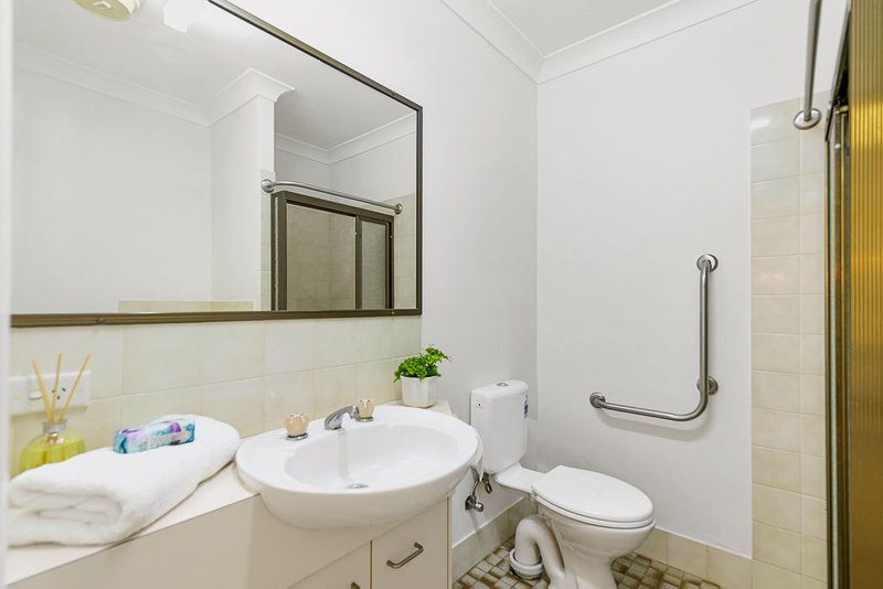 Photo - 1/15 Carmichael Place, Wynnum West QLD 4178 - Image 3