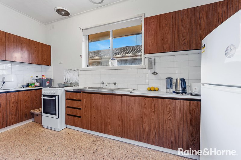 Photo - 11/5 Carmichael Street, West Footscray VIC 3012 - Image 6