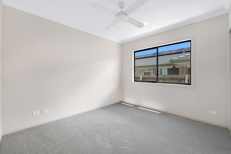 Photo - 1/15 Cawthray Street, Biggera Waters QLD 4216 - Image 14