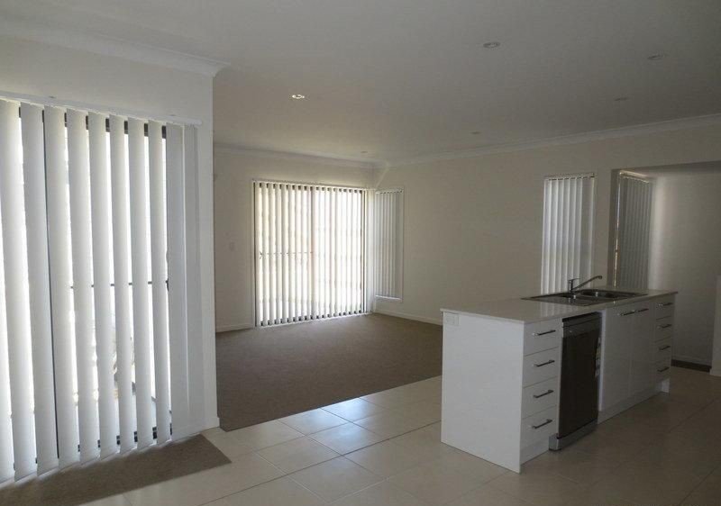 Photo - 1/15 Chrome Drive, Pimpama QLD 4209 - Image 2