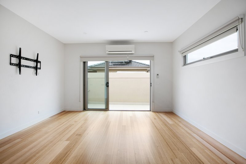 Photo - 1/15 Compton Street, Reservoir VIC 3073 - Image 3