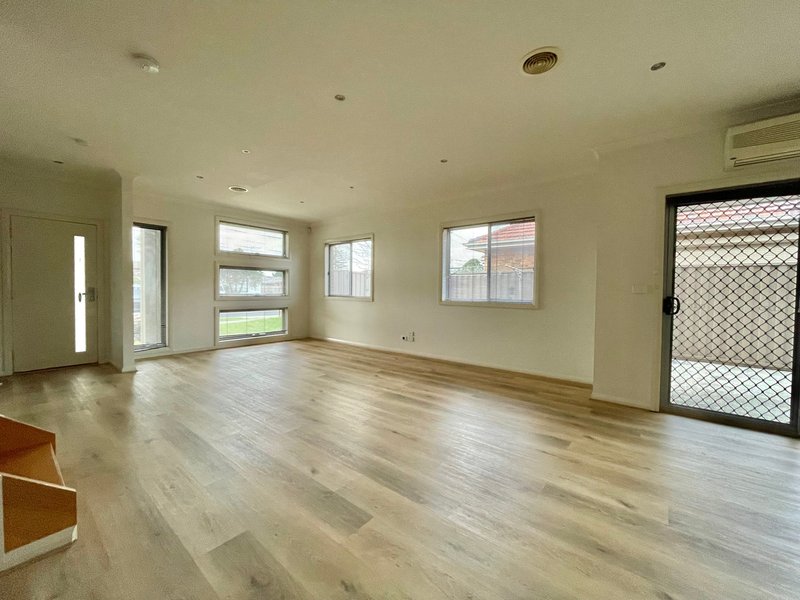 Photo - 1/15 Corrigan Avenue, Brooklyn VIC 3012 - Image 4