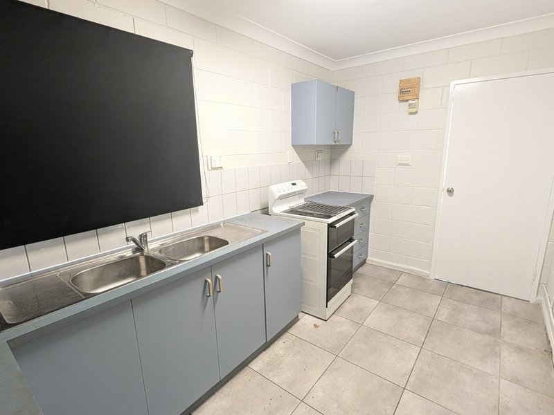 Photo - 1/15 Curtin Street, Westcourt QLD 4870 - Image 3