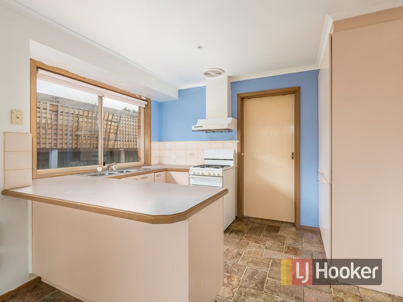 Photo - 1/15 David Avenue, Cranbourne VIC 3977 - Image 3