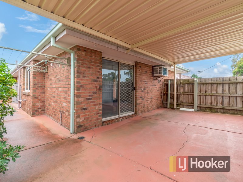 Photo - 1/15 David Avenue, Cranbourne VIC 3977 - Image 4