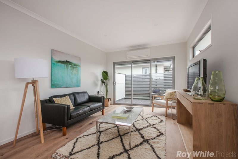 Photo - 1/15 Dennis Street, Reservoir VIC 3073 - Image 5