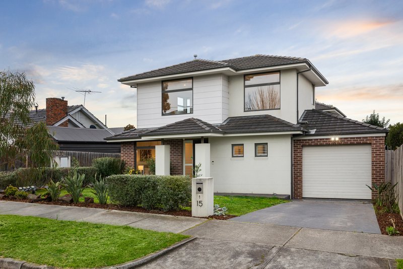 Photo - 1/15 Farleigh Avenue, Burwood VIC 3125 - Image 1