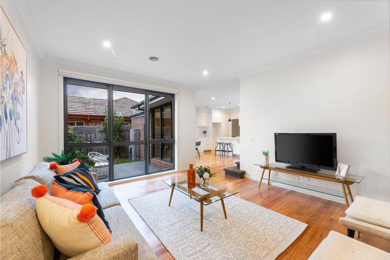 Photo - 1/15 Farleigh Avenue, Burwood VIC 3125 - Image 3