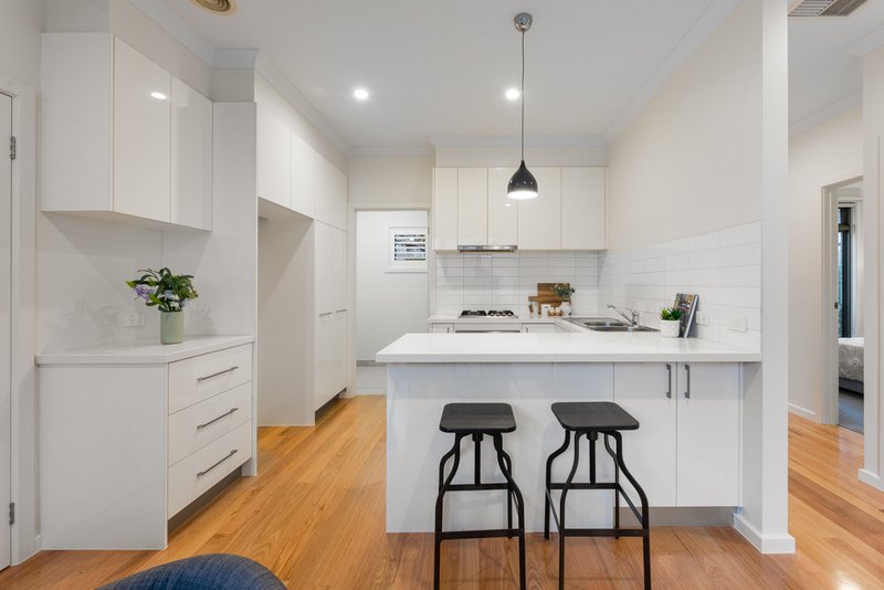Photo - 1/15 Farleigh Avenue, Burwood VIC 3125 - Image 6