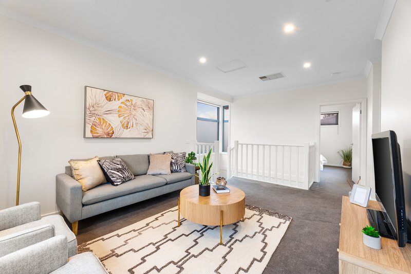 Photo - 1/15 Farleigh Avenue, Burwood VIC 3125 - Image 8