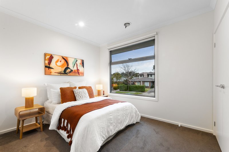 Photo - 1/15 Farleigh Avenue, Burwood VIC 3125 - Image 9