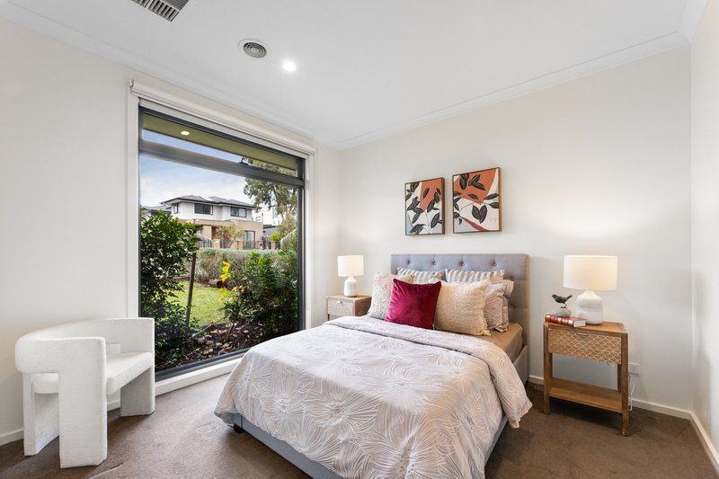 Photo - 1/15 Farleigh Avenue, Burwood VIC 3125 - Image 11