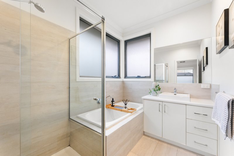 Photo - 1/15 Farleigh Avenue, Burwood VIC 3125 - Image 13