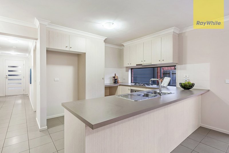 Photo - 115 Golf View Drive, Craigieburn VIC 3064 - Image 2