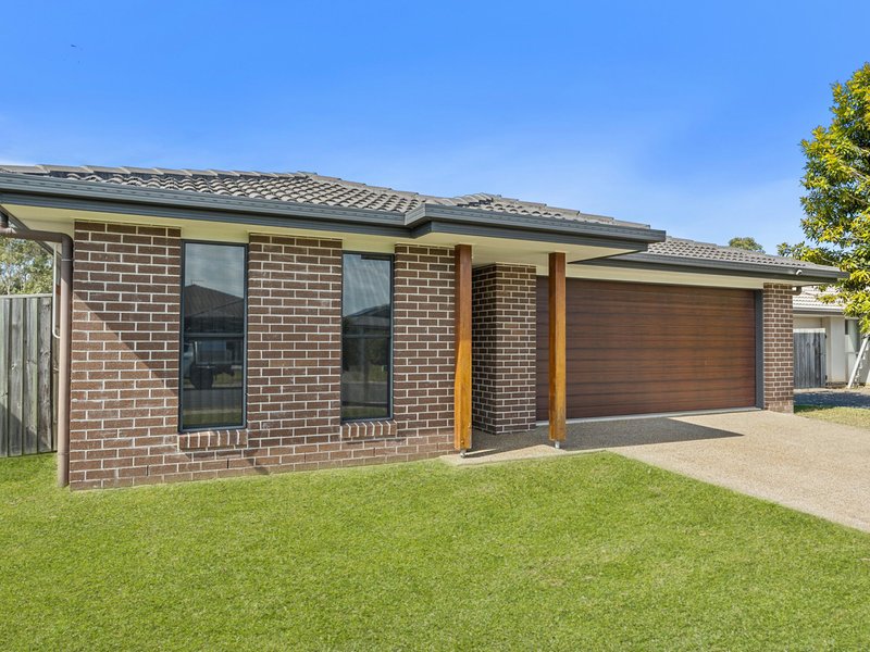Photo - 115 Lakeside Crescent, Ningi QLD 4511 - Image 3