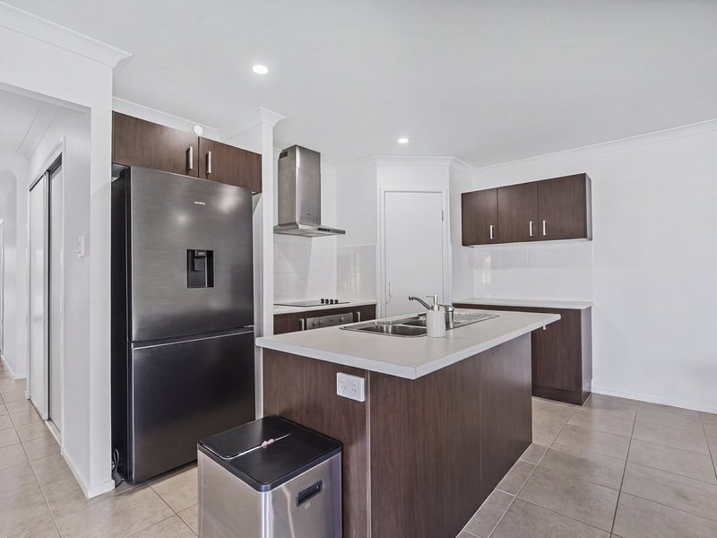 Photo - 115 Lakeside Crescent, Ningi QLD 4511 - Image 4