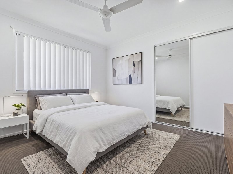 Photo - 115 Lakeside Crescent, Ningi QLD 4511 - Image 6