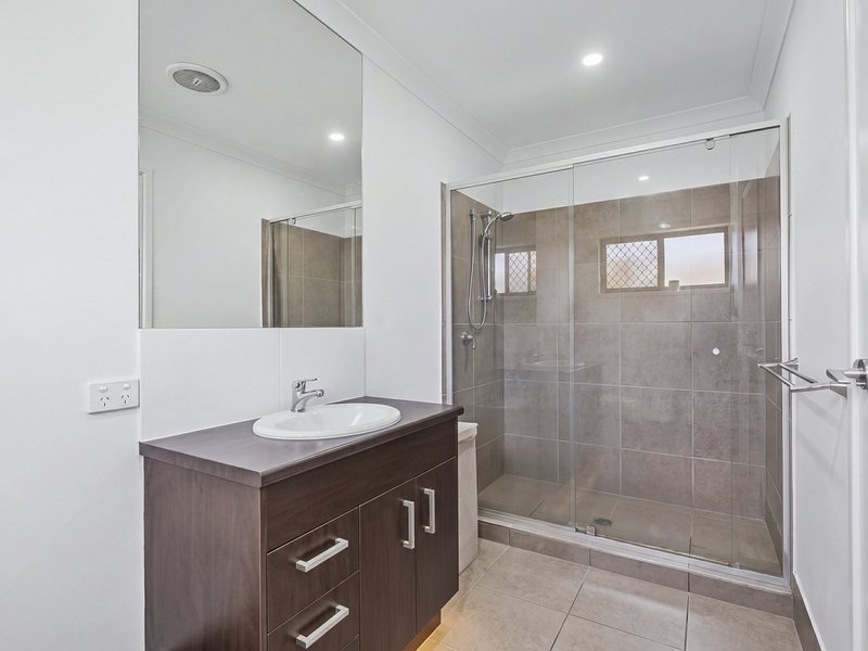 Photo - 115 Lakeside Crescent, Ningi QLD 4511 - Image 7