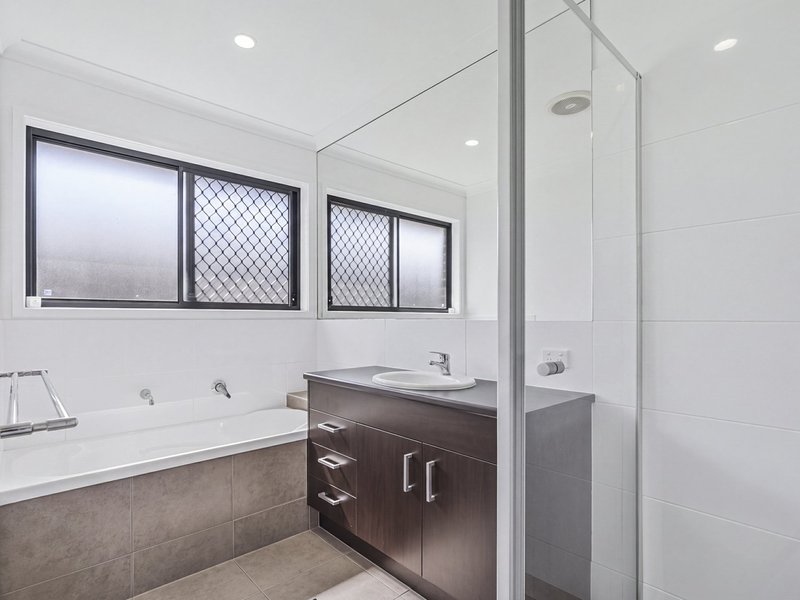Photo - 115 Lakeside Crescent, Ningi QLD 4511 - Image 10