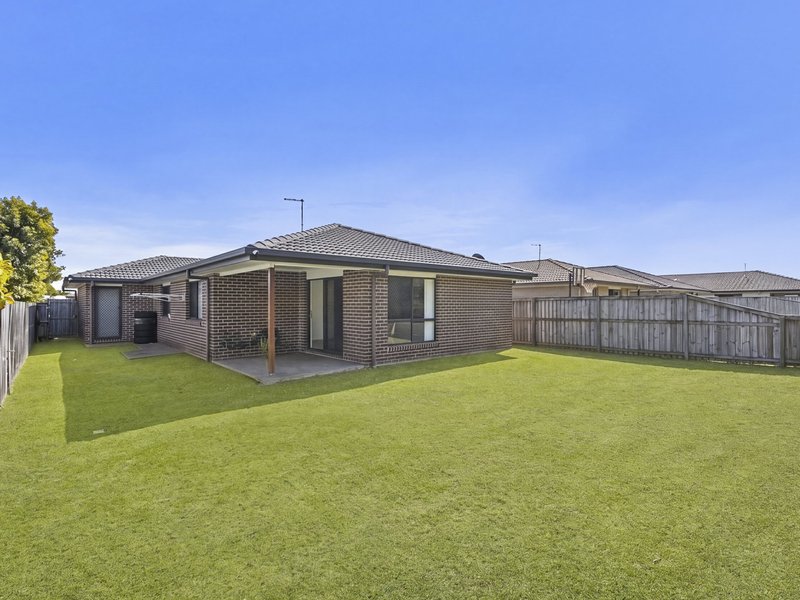 Photo - 115 Lakeside Crescent, Ningi QLD 4511 - Image 13