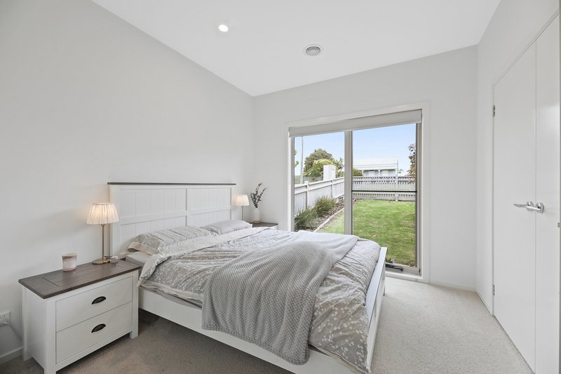 Photo - 1/15 Lardner Road, Drouin VIC 3818 - Image 5