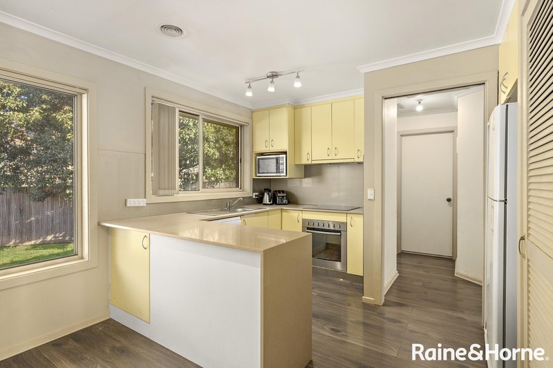 Photo - 1/15 Mallee Crescent, Queanbeyan NSW 2620 - Image 5