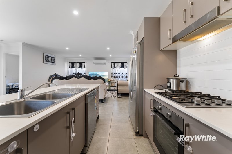 Photo - 115 Mercy Circuit, Park Ridge QLD 4125 - Image 2