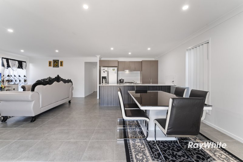 Photo - 115 Mercy Circuit, Park Ridge QLD 4125 - Image 6