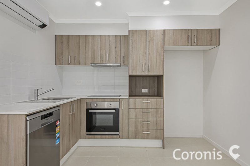 Photo - 1/15 Mount Wheeler Street, Park Ridge QLD 4125 - Image 6