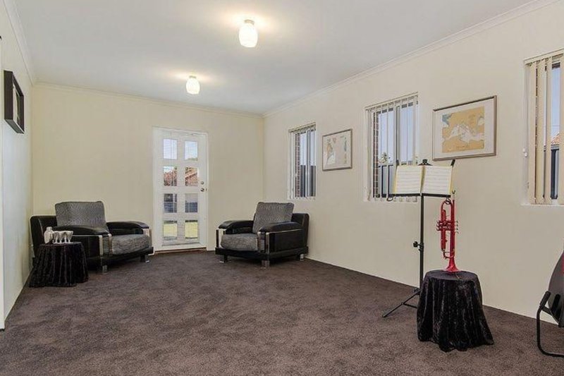 Photo - 115 Parkin Street, Rockingham WA 6168 - Image 5