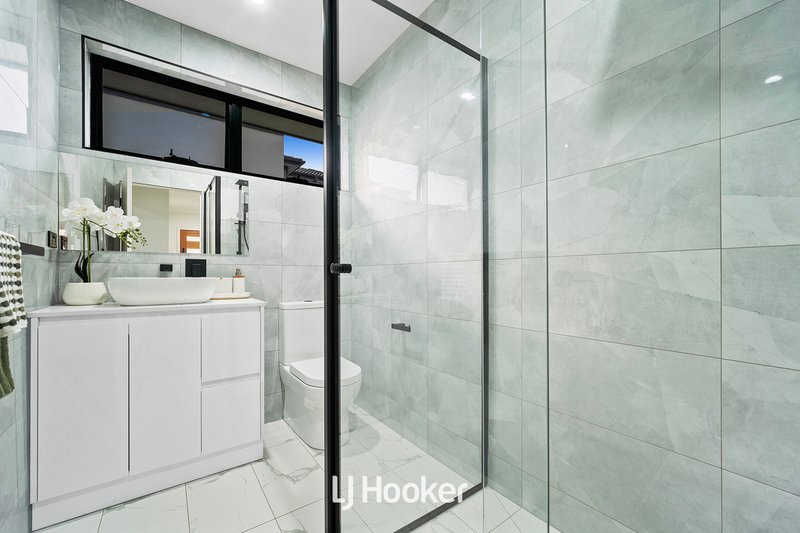 Photo - 1/15 Parkland Avenue, Hampton Park VIC 3976 - Image 11