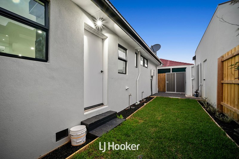 Photo - 1/15 Parkland Avenue, Hampton Park VIC 3976 - Image 14