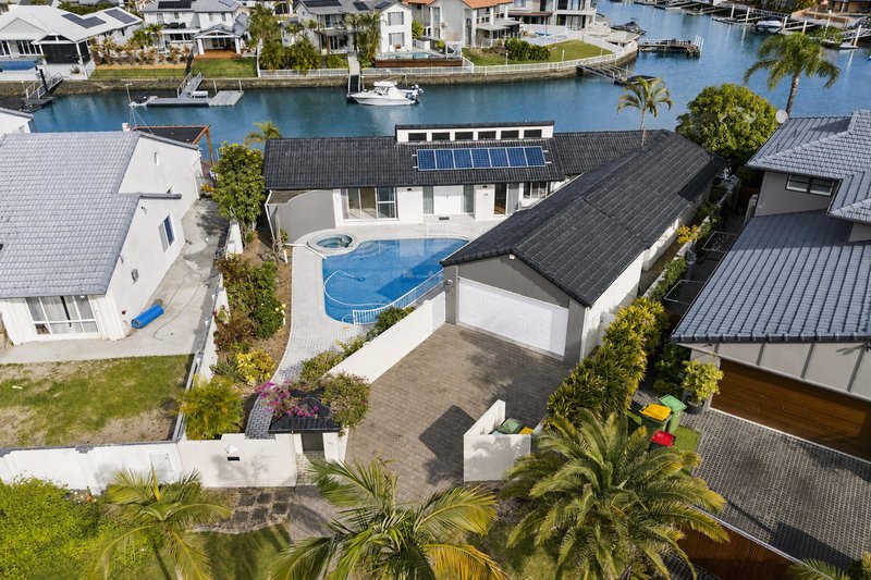 Photo - 115 Pebble Beach Drive, Runaway Bay QLD 4216 - Image 3