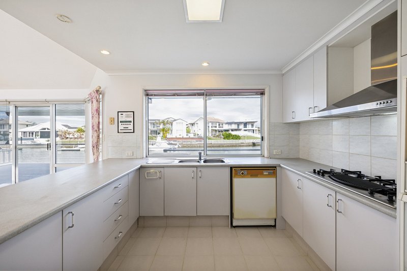 Photo - 115 Pebble Beach Drive, Runaway Bay QLD 4216 - Image 8