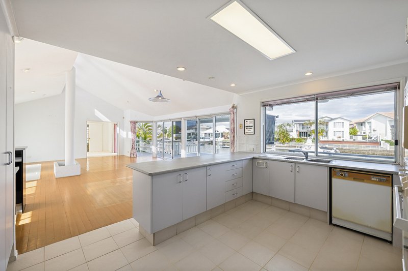 Photo - 115 Pebble Beach Drive, Runaway Bay QLD 4216 - Image 9