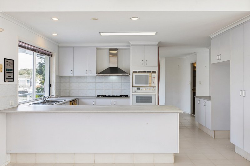 Photo - 115 Pebble Beach Drive, Runaway Bay QLD 4216 - Image 10
