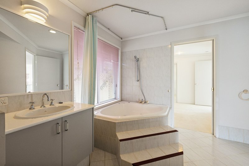 Photo - 115 Pebble Beach Drive, Runaway Bay QLD 4216 - Image 15