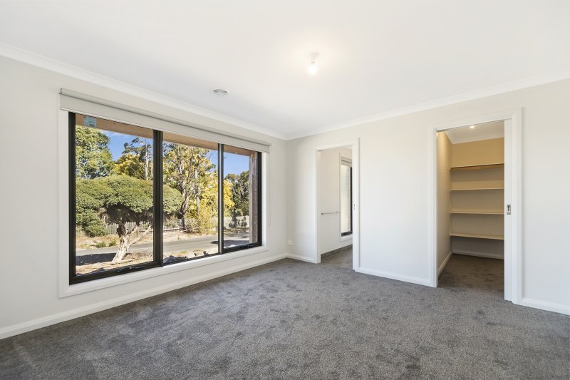 Photo - 1/15 Pryor Street, Mount Pleasant VIC 3350 - Image 6