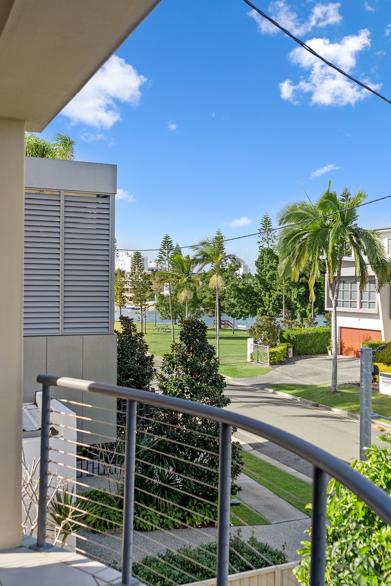 Photo - 1/15 Ray Street, Runaway Bay QLD 4216 - Image 13