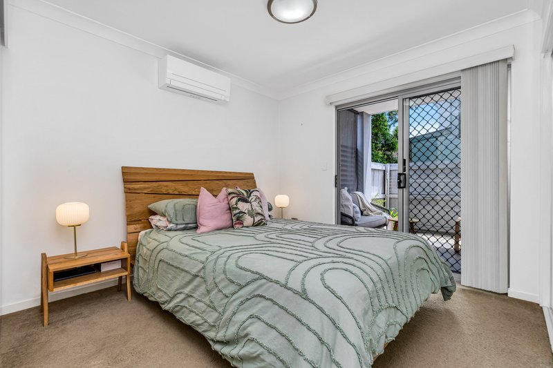 Photo - 1/15 Rolle Street, Holland Park West QLD 4121 - Image 4