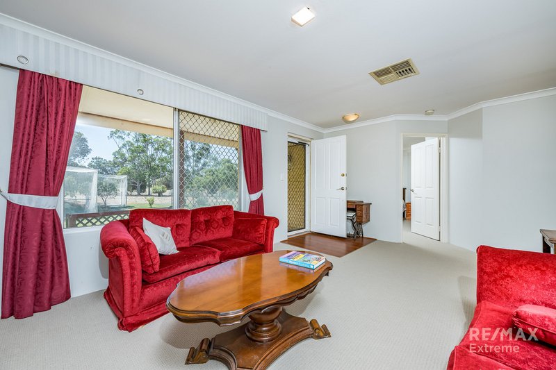 Photo - 115 Sovereign Hill Drive, Gabbadah WA 6041 - Image 5