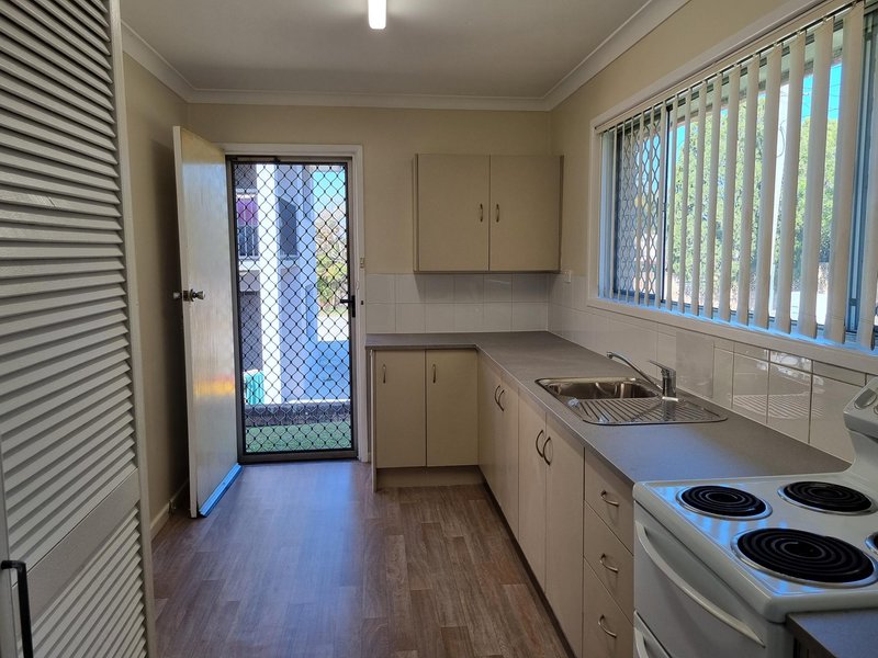 Photo - 1/15 Strathairlie Square, Macgregor QLD 4109 - Image 2
